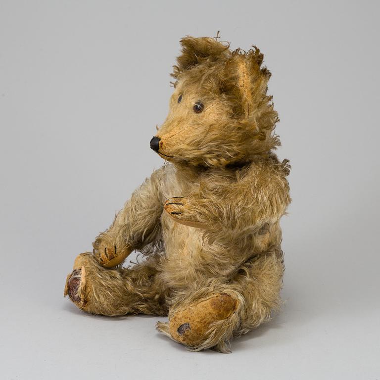 a tebbybear with musicbox by Josef Pitrmann Germany 1920-30's.