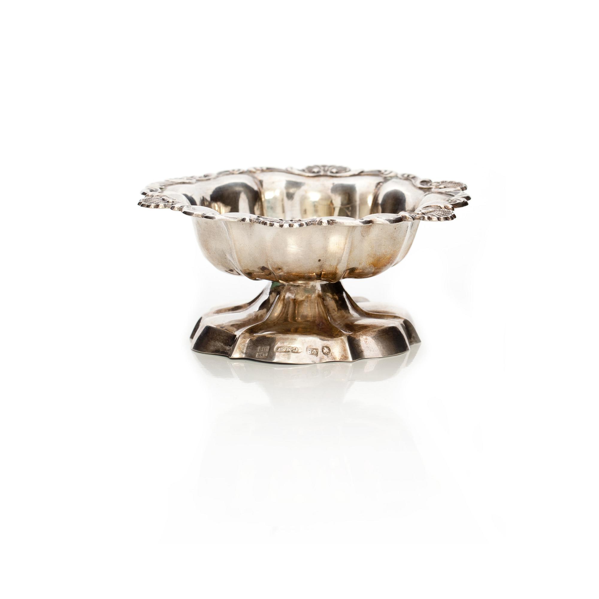 SALTKAR, silver. Ryssland, senempire/nyrokoko 1842. Ca 40gr.