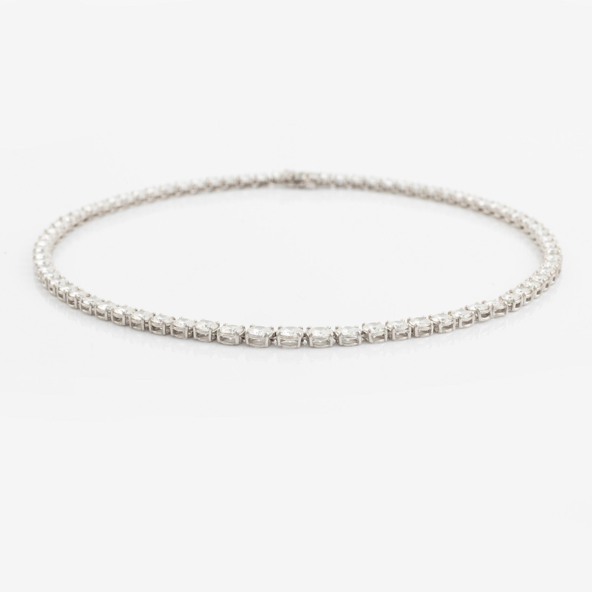 Collier, rivière 18K vitguld med runda briljant, markis- och baguetteslipade diamanter.