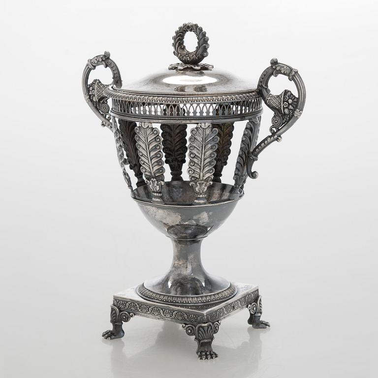 Louis Manant, genombruten skål, silver, Paris 1819-1838.