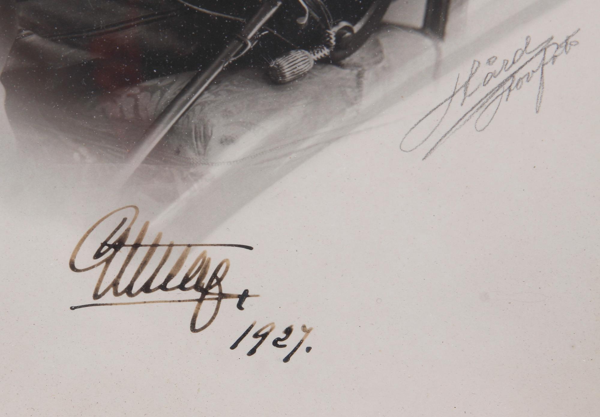 KUNGLIGT FOTOGRAFI MED AUTOGRAF, Hård, sign o dat 1927.