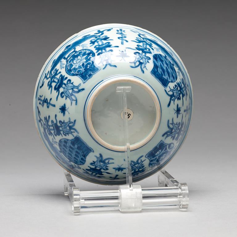 SKÅL, porslin. Qingdynastin, Kangxi (1662-1722).