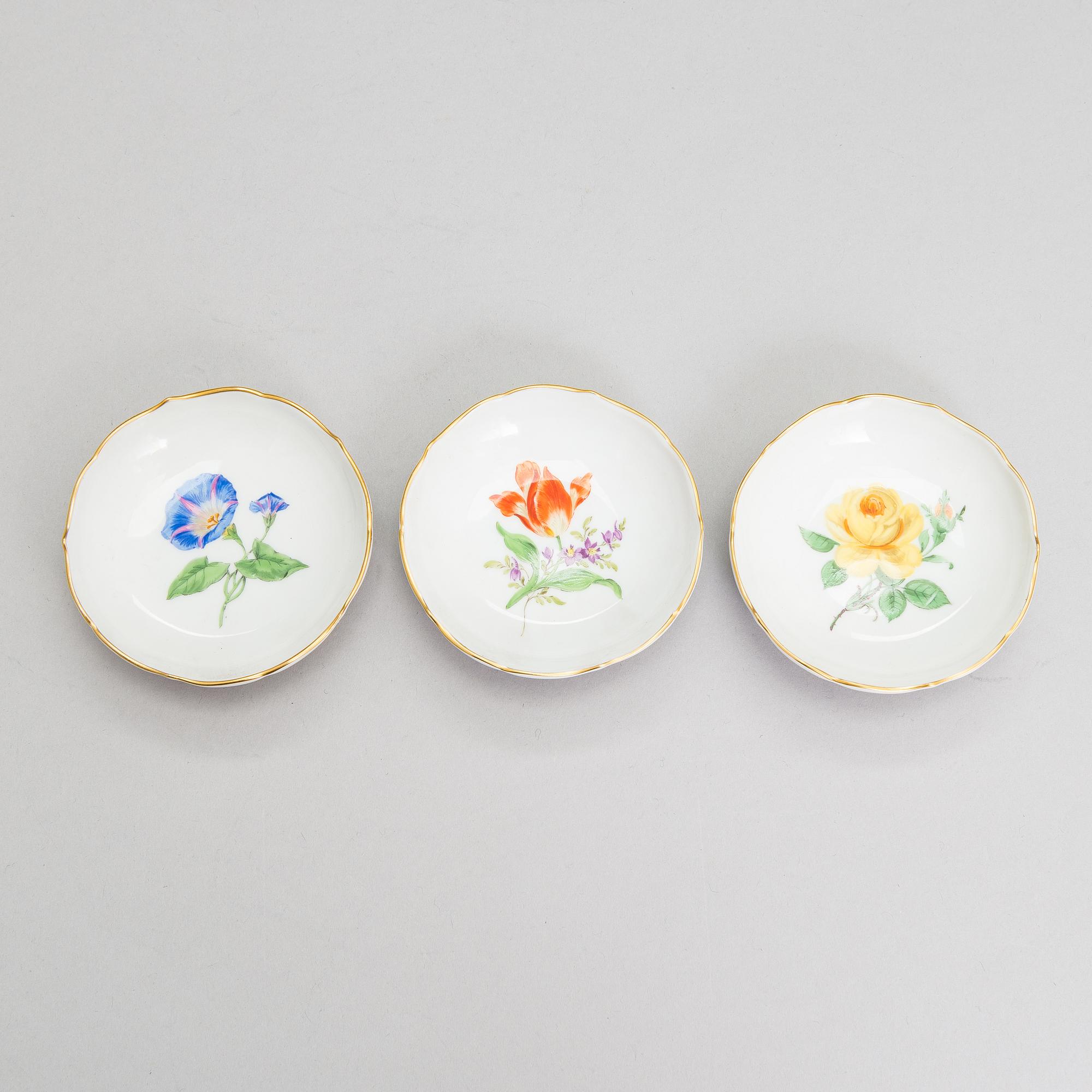 A set of 20th century eight Meissen porcelain objects.