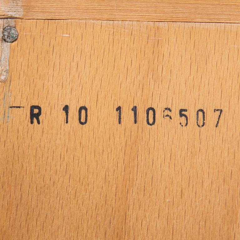 Hans J. Wegner, skåp, "RY-20" för Ry Möbler, Danmark, 1960-tal.