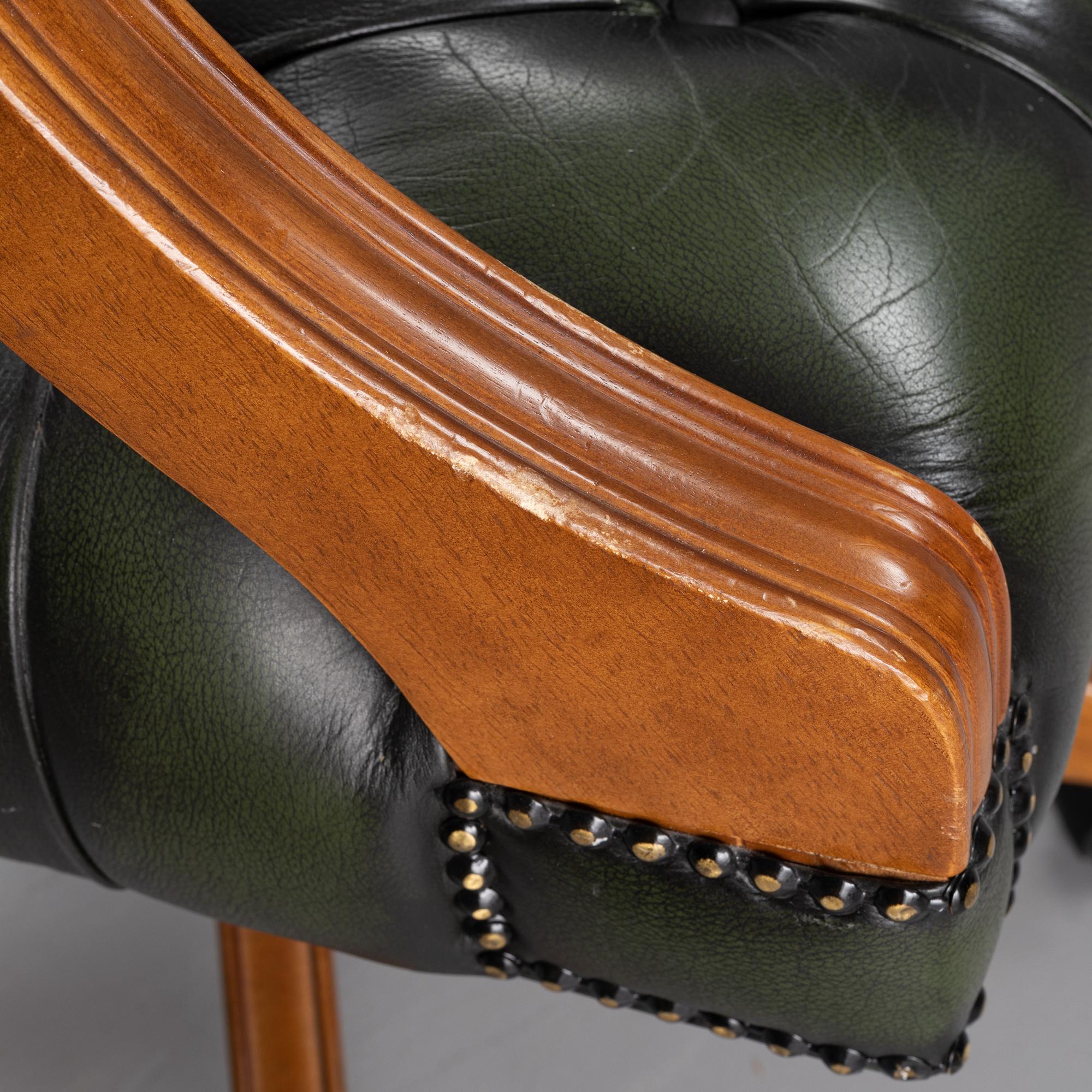 An English addjustable leather desk chair from 2006.