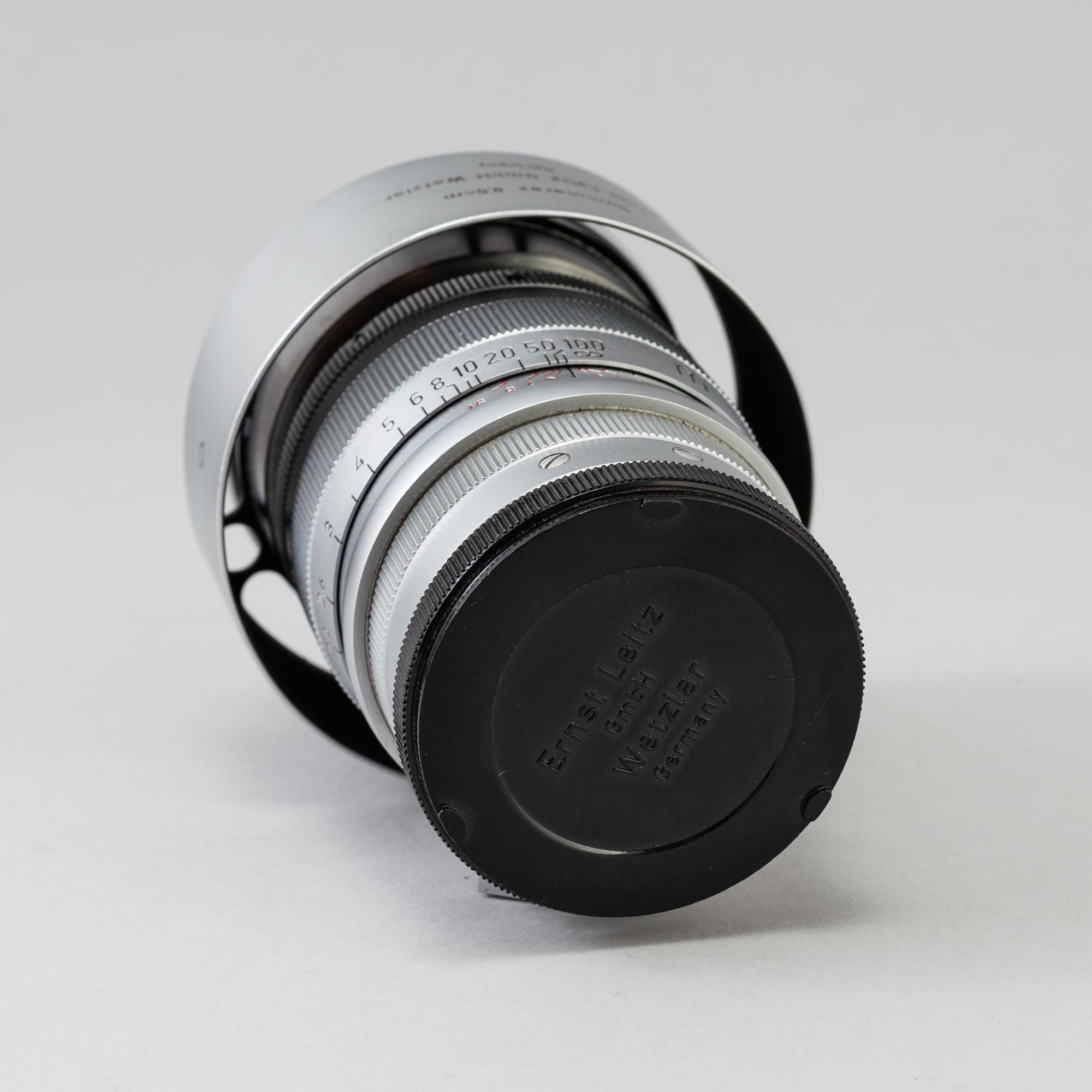 A chrome Leica Summarex f=8,5 cm 1:1,5 lens no 1008826 designed by av Max Berek, Ernst Leitz, Wetzlar . 1943-1960.