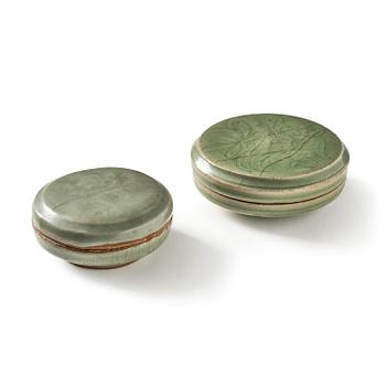 978. A set of two elegant longquan 'lotus' celadon boxes, Song dynasty (960-1279).