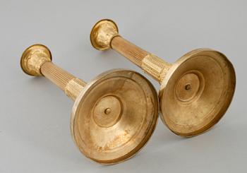 LJUSSTAKAR, 1 par, förgylld brons, empirestil, 1800-/1900-tal.