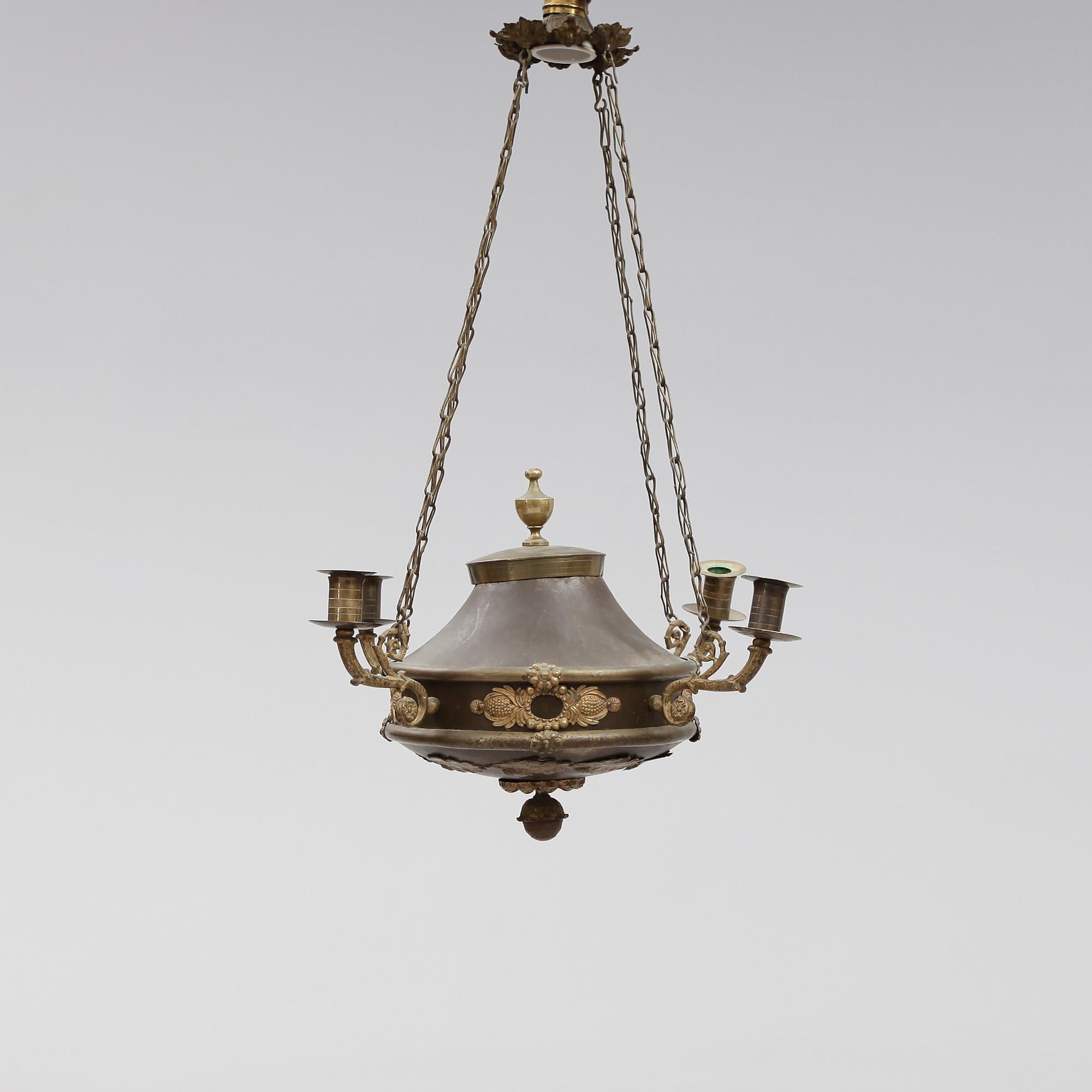 TAKAMPEL, empirestil, 1800-talets andra hälft. Höjd ca 60 cm.