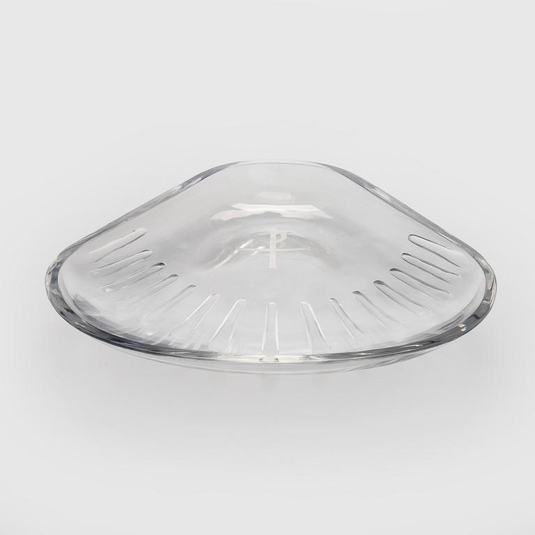 Arttu Brummer, oblate dish / glass paten, signed Riihimäen Lasi Oy A. Brummer, made in 1949.