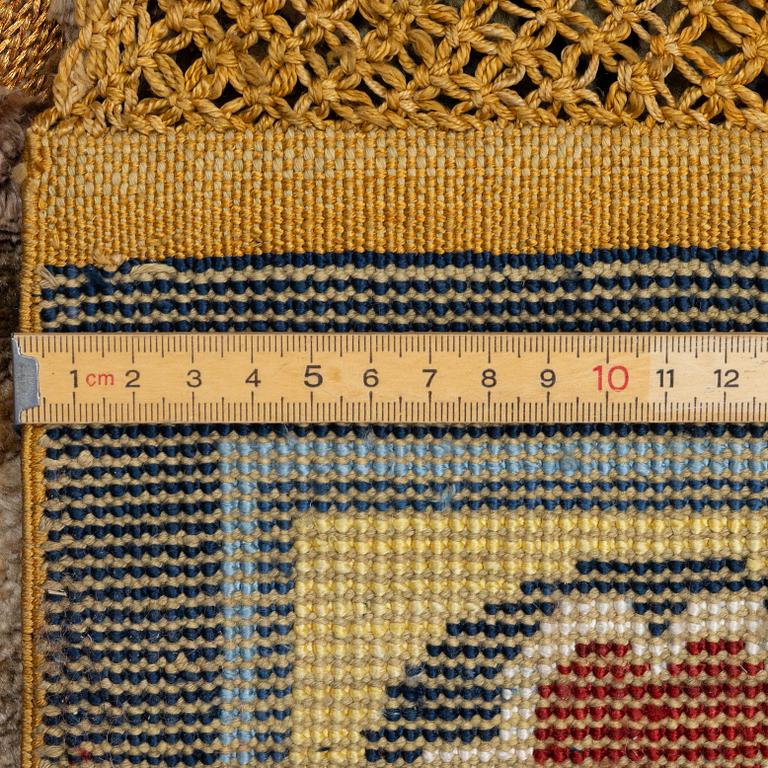 Matta, semiantik, silke, Kina, ca 186 x 121 cm.