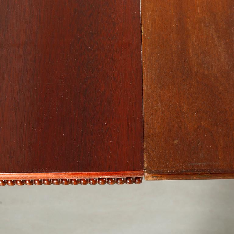 A 19th century dining table.