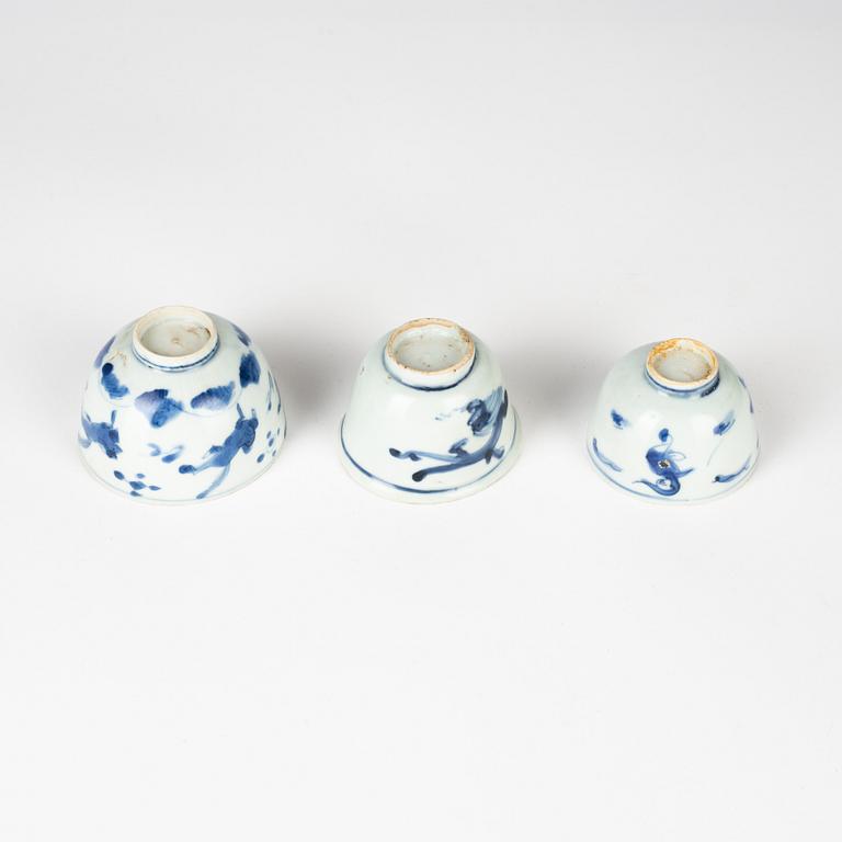 A set with three blue and white cups, Ming dynasty (1368-1644).