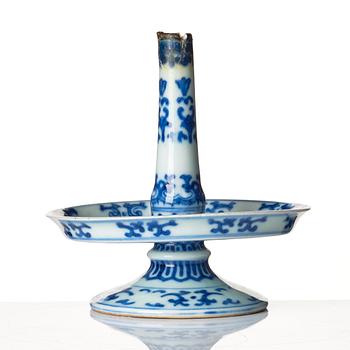 A blue and white joss stick holder, Qing dynasty, 19th Century.