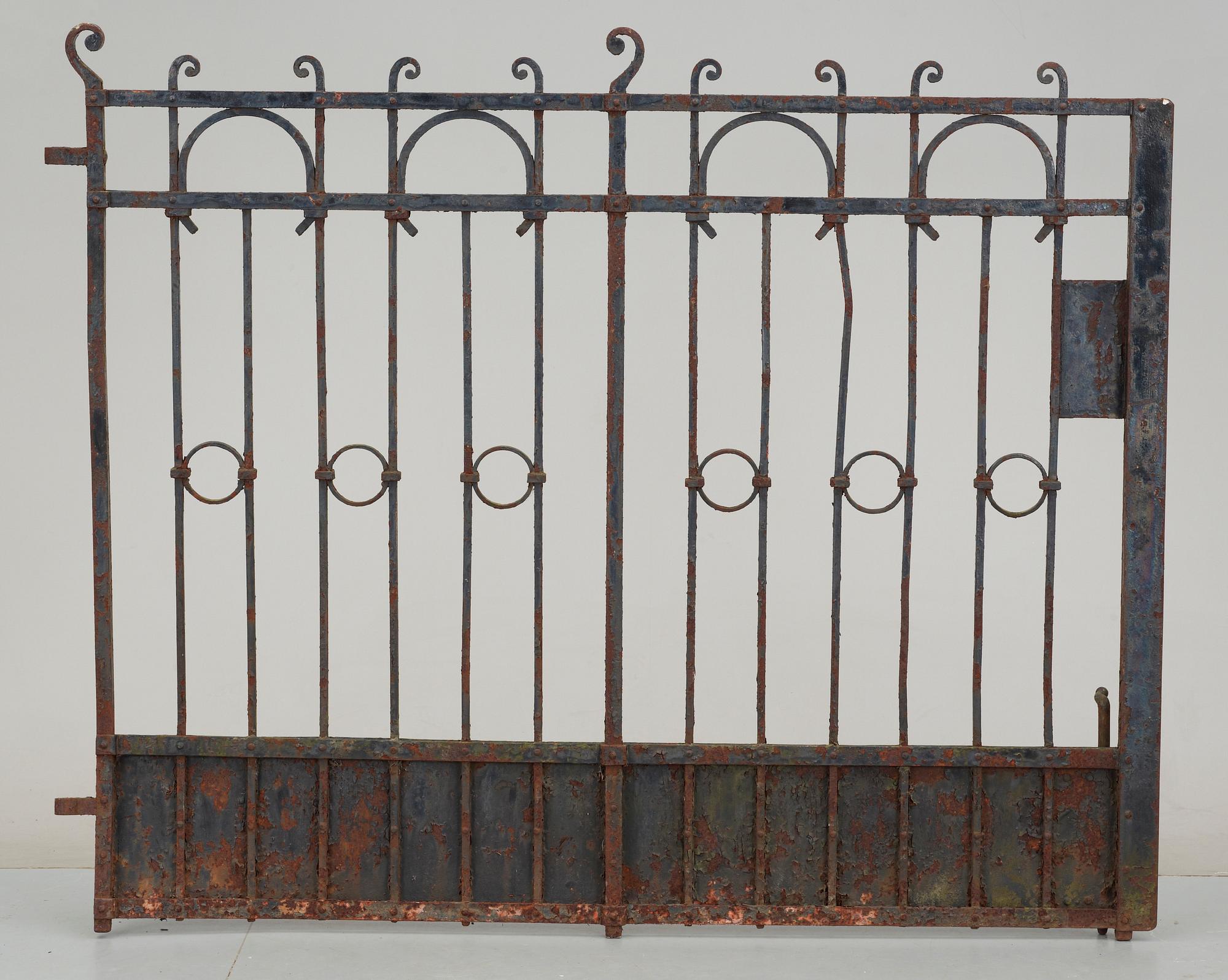 GRINDAR, tre delar, järnsmide, 1900-talets första hälft.