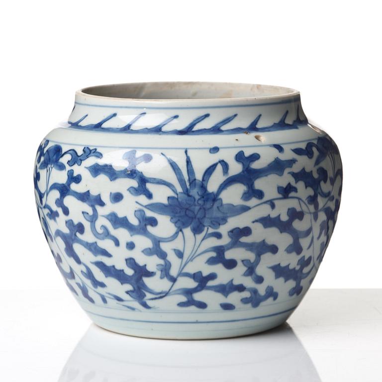 A blue and white pot, Qing dynasty, Kangxi (1662-1722).