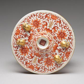 A iron red decorated bowl with cover, Qing dynasty with Daoguang mark in red.