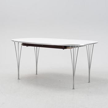 A 'Super elliptical' dining table by Bruno Mathsson & Piet Hein, from around the year 2000.