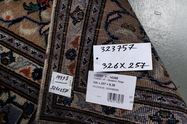 A carpet, Kashan, ca 326 x 257 cm.
