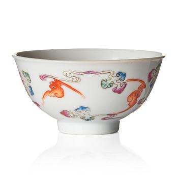 983. An elegant 'bat' cup, Qing dynasty, with Guangxu mark (1875-1908).