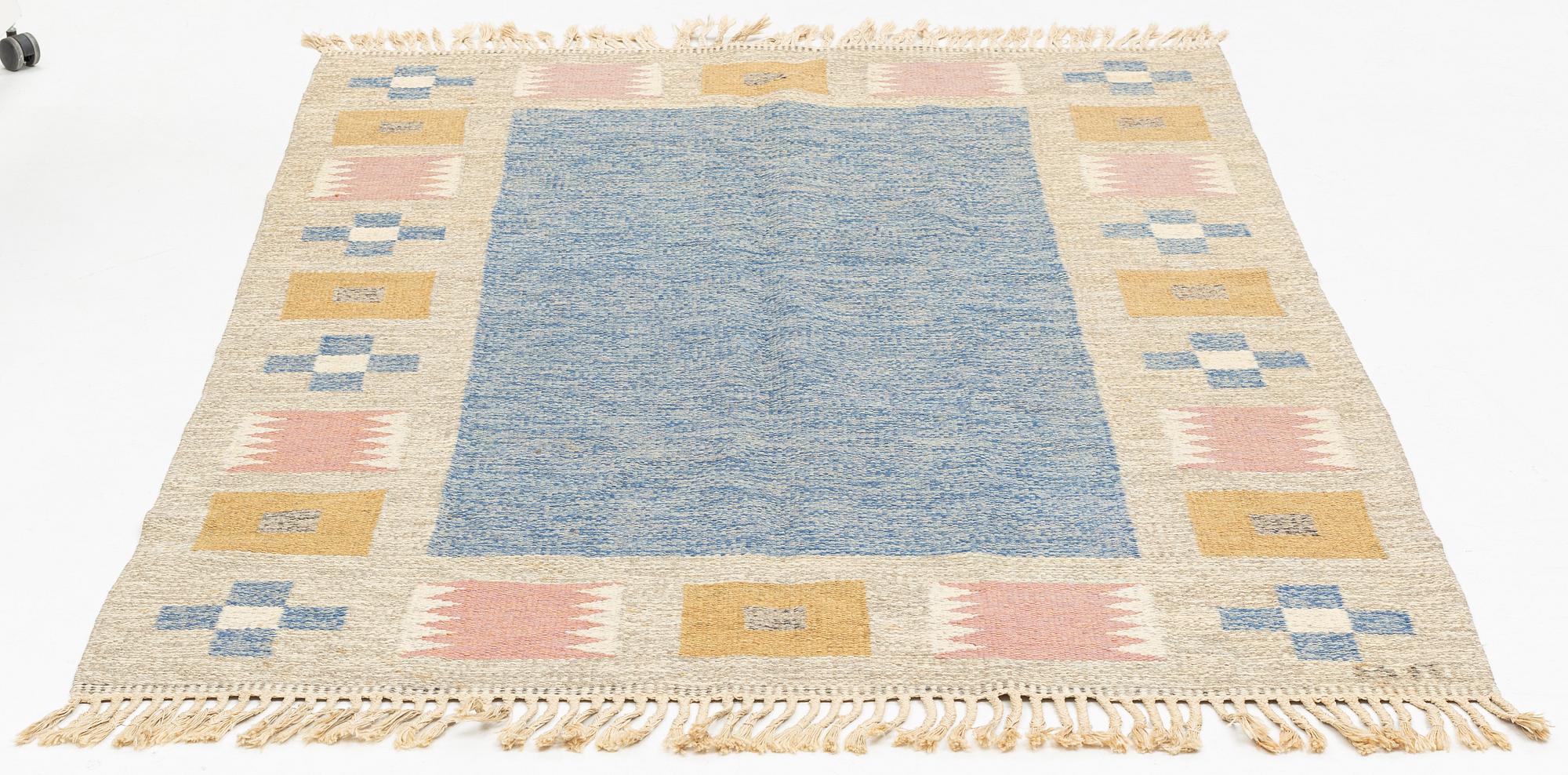 Birgitta Södergren, probably. A Swedish flat weave carpet, signed, circa 203 x 135 cm.
