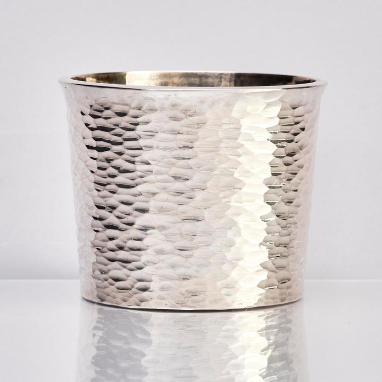 Atelier Borgila, a sterling silver vase/bowl, Stockholm 1944.