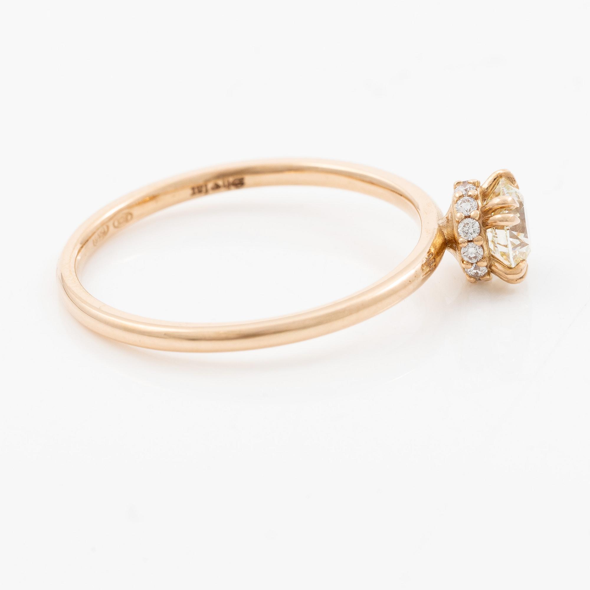Ring 14K guld med briljantslipade diamanter.