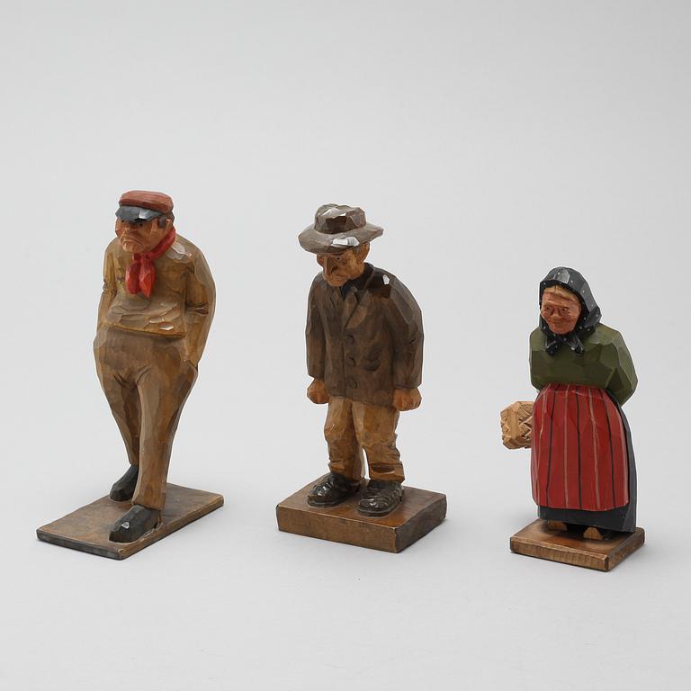 SKULPTURER, 3 st, trä, signerade, omkring 1900-talets mitt.
