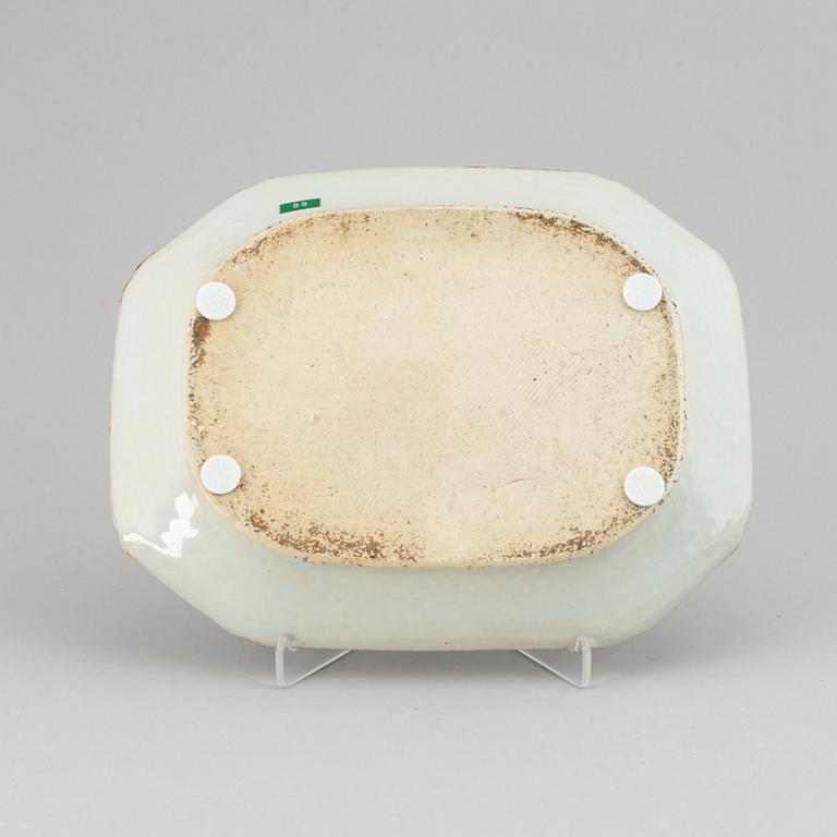 A pair of famille rose serving dishes, Qing dynasty, Qianlong (1736-95).