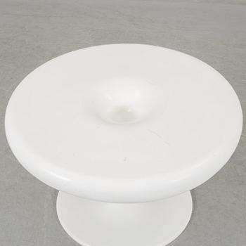 EERO AARNIO, KANTARELLIPÖYTÄ, 1966, Asko Oy. PASTILLI. Valmistanut Asko tai Adelta. Suunniteltu 1962.