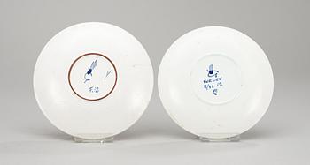 STIG LINDBERG, tekoppar med fat, 5 st, Gustavsbergs Studio 1940-50-tal.