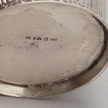 KAFFESERVIS, 3 delar, silver, bland annat Bernhard Hertz AB, Stockholm samt Söderhamn, 1905-17.