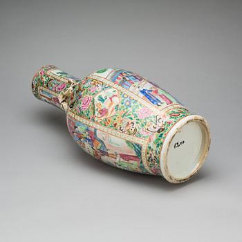 GOLVVAS, porslin. Kina. 1900-tal.