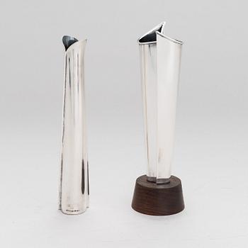 TAPIO WIRKKALA, VASER, 2 st, silver (916), stämpelsignerade TW, Kultakeskus, Tavastehus 1959 och 1962.