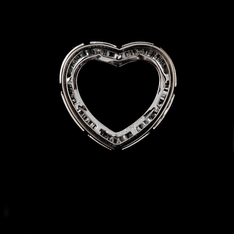 HÄNGE, 18k vitguld med baguettslipade diamanter, totalt ca 2.0 ct. Vikt 4 g.