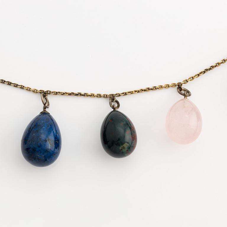 Collier med smyckesägg, 14K guld och metall.