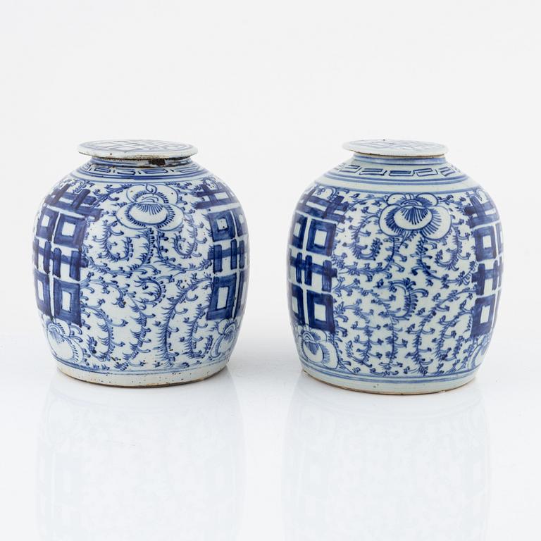 A pair of blue and white ginger jars, Qing dynasty, China, 19th century.