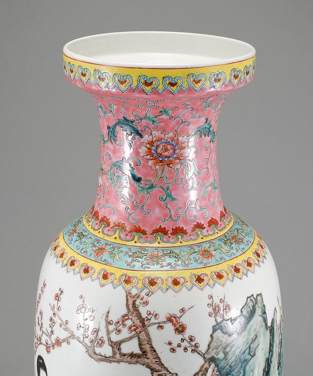 VAS, porslin, Kina, 1900-tal.