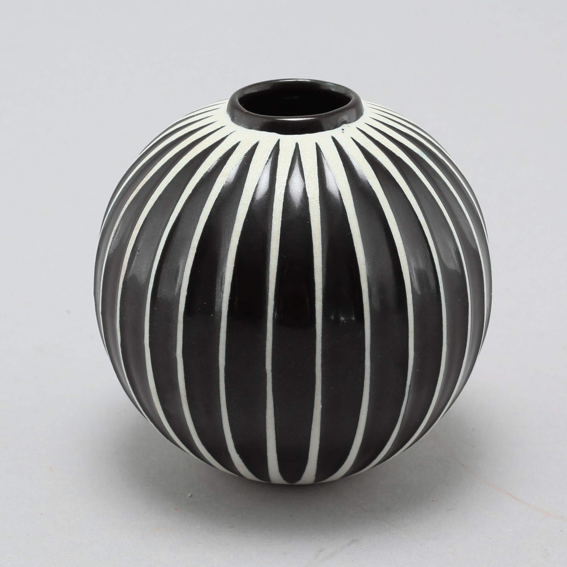 STIG LINDBERG, vas, stengods, "Domino", Gustavsberg 1955-1969.