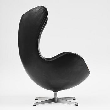 Arne Jacobsen, fåtölj, "Ägget", Fritz Hansen, Danmark, 1967.