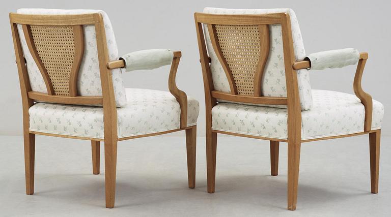 KARMSTOLAR, ett par, modell 969, Josef Frank, Firma Svenskt Tenn.