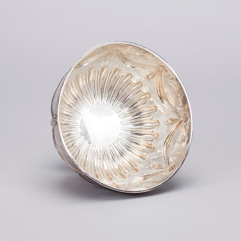 SKÅL, sterling silver, London 1901. Finska kontrollstämplar. Vikt 567 g.
