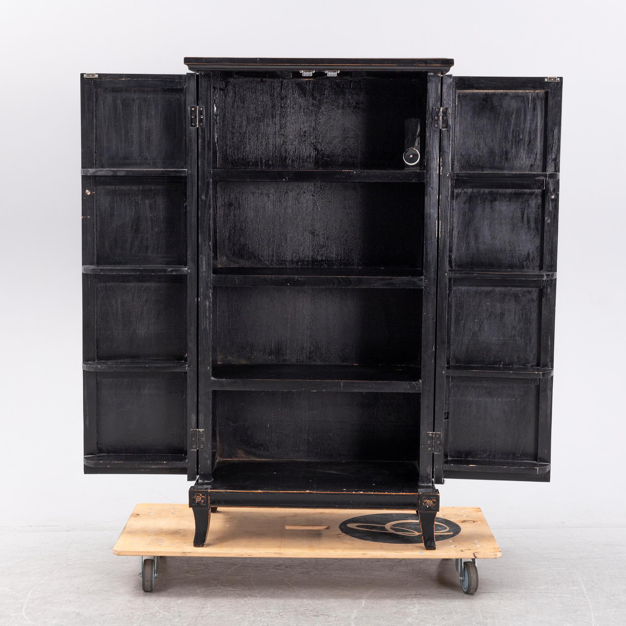 A Chinese cabinet, 20th Century.