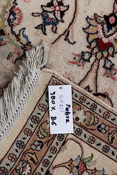 A runner carpet, Kashan, ca 380 x 86 cm.