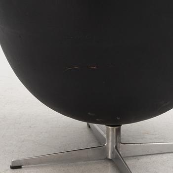 Arne Jacobsen, fåtölj, "Ägget/The Egg Chair", Fritz Hansen, Danmark 1971.