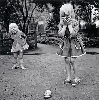 208. Ismo Hölttö, ISMO HÖLTTÖ, "TWO GIRLS AND A SHOE".