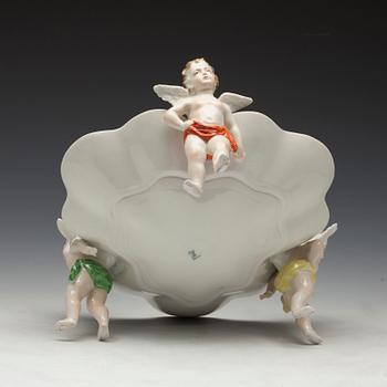 SKÅL PÅ FOT, porslin, Tyskland, Dresden, 1900-talets början.