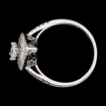 RING, 18K vitguld, olikslipade diamanter tot ca 1.31 ct. Vikt ca 3 g.