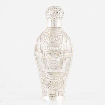 Karaff, silver, Peru, 1900-talets andra hälft.