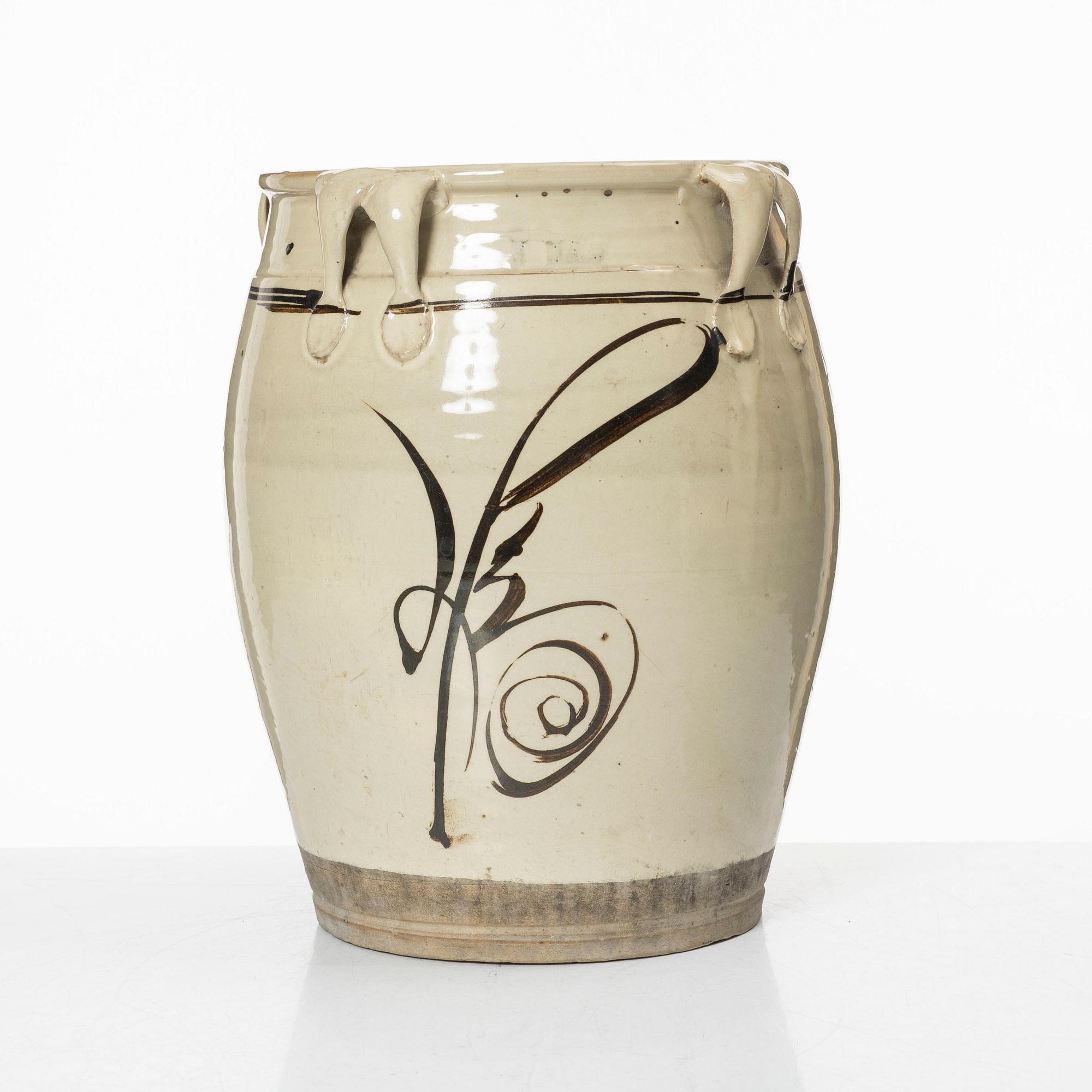 A Cizhou style ceramic jar, Ming dynasty or later.